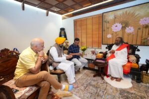 Cm maan meet guru ravi shankar
