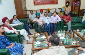 S. Kultar Singh Sandhwan Speaker Punjab Vidhan Sabha alongwith his daughter Sophia kulreet kaur today visited press lounge in Chief Minister office on the invitation of Punjab Vidhan Sabha Press Gallery Committee. He was welcomed by Vimal Setia, Director, Information and Public Relations, Punjab. Ashwani Chawla President, Amit Pandey Vice President, Deepak Sharma Secretary of Punjab Vidhan Sabha Press Gallery Committee along with renowned Journalists also extended warm welcome to the Speaker Punjab Vidhan Sabha.