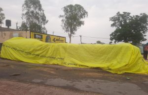 In view of bad weather, Deputy Commissioner directs proper arrangements for tarpaulins at grain markets