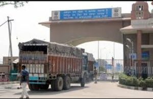 Afghan trucks carrying dry fruits arrive at Attari ICP for second consecutive day