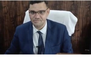 IAS officer does sit-ups holding ears to apologise to lawyers in Shahjahanpur, video goes viral