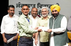 CM GIVES BIG BONANZA TO 942 CONTRACTUAL EMPLOYEES OF FOREST DEPARTMENT, HANDS OVER REGULAR APPOINTMENT LETTERS TO THEM