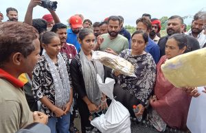 Cabinet Minister Dr. Baljit Kaur personally distributed relief material in Fazilka