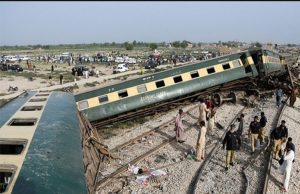 29 injured as Islamabad Express derails near Sheikhupura