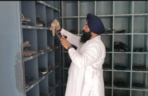 Punjab minister Harjot Singh Bains performs religious sewa at Gurdwara Sisganj Sahib