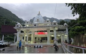 Vaishno Devi landslide: death toll rises to 32, rescue operations underway