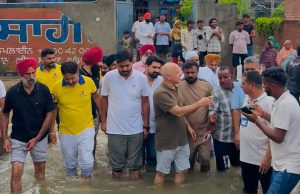 Punjab in-charge and senior AAP leader Manish Sisodia and MLA Sherry Kalsi visits the flood-affected area of Dinanagar – met the villagers