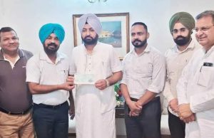 PUNJAB REVENUE OFFICERS ASSOCIATION CONTRIBUTES RS.10 LAKH TOWARDS CM RELIEF FUND