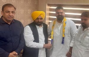 AAP grows stronger in Jalandhar with Nitin Kohli’s strategy; BJP councillor Shivam Sharma joins AAP in presence of CM Bhagwant Singh Mann