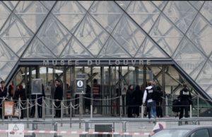 Louvre Museum closed after jewellery theft in Paris