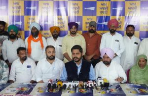 Dozens of Families from Khair Dinke Join Aam Aadmi Party