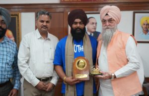 Punjab Vidhan Sabha Speaker Kultar Singh Sandhwan honours Jujhar Singh, International Power Slap Winner