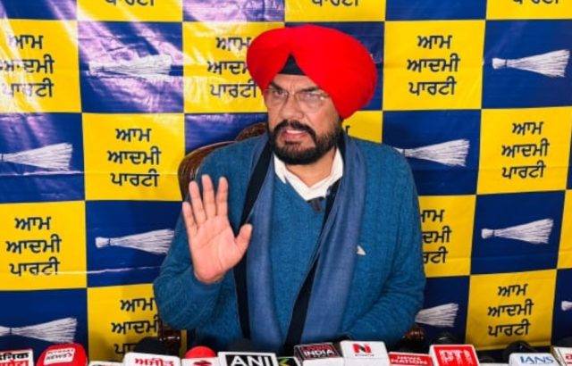 Screenshot_2025-12-07-14-39-27-551_com.whatsapp-edit