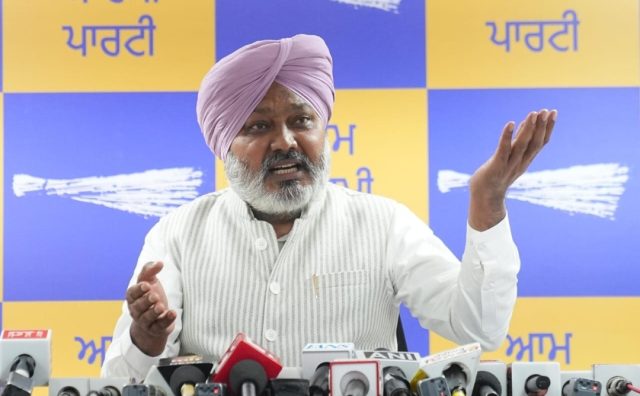 Screenshot_2025-12-08-18-44-05-888_com.whatsapp-edit