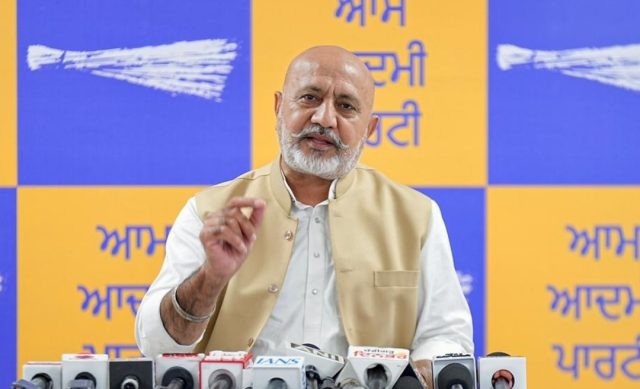 Screenshot_2025-12-09-16-36-25-667_com.whatsapp-edit