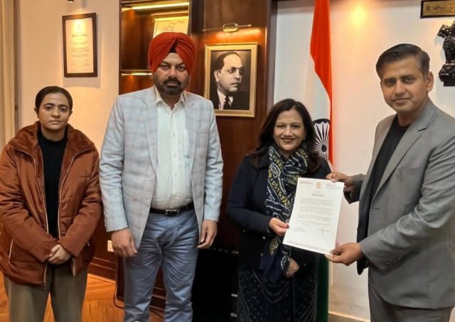 Screenshot_2025-12-24-18-57-30-050_com.whatsapp-edit