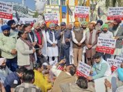 AAP Protests Against Haryana CM Nayab Singh Saini Outside Desh Bhagat University, Also Burns Effigy of PM Modi