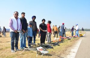 Aero Show Enthralls Audience with Dazzling Feats of Aircraft Models