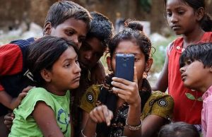 Speaker urges parents to restrict use of mobile phones by their children