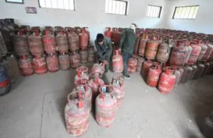 Delhi Police bust LPG black marketing racket, father-son duo held with 50 cylinders
