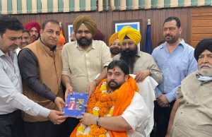 Nitin Kohli & Rajbir Ghumman honor Gagandeep Ahluwalia; promote book culture with unique welcome