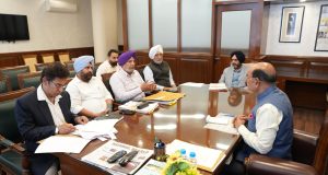 Mohinder Bhagat Reviews Compensation For Families Of Soldiers Martyred In 1962, 1965 And 1971 Wars