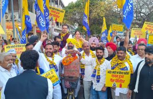 Where is Smriti Irani’s ‘Cylinder Dance’ Now? AAP Holds Fierce Protest Against Modi Government’s Extortion at Sector-17, Chandigarh