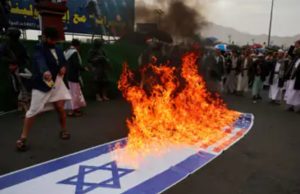 Iran says it will stop attacks on neighbours as US plans ‘largest strike’ of war