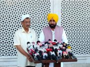 Arvind Kejriwal, CM Mann pay obeisance at Golden Temple with families