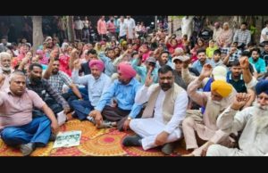 Residents protest eviction notices in Phillaur, hundreds join dharna