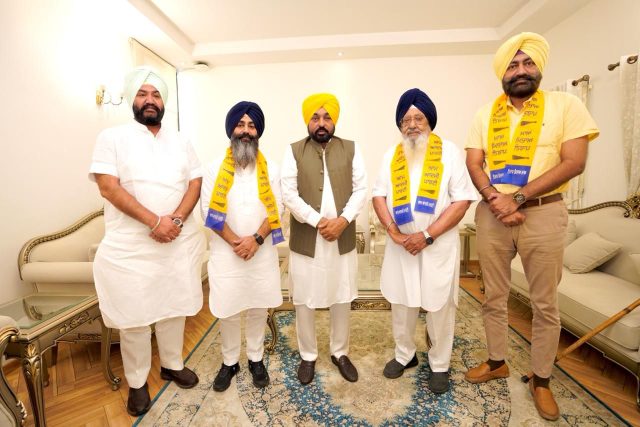 Rajmohinder Singh Majitha Joins AAP
