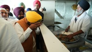 CM mann visited Harmandir Sahib