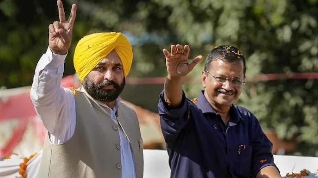 Cm mann and kejriwal