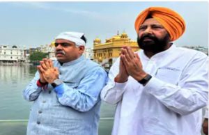 Kewal Singh Dhillon, MP Tarun Chugh pay obeisance at Golden Temple; says BJP to contest all 117 Punjab Assembly seats