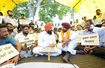 cab drivers protest in chandigarh