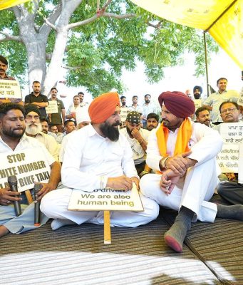 cab drivers protest in chandigarh