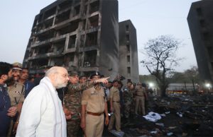 अहमदाबाद दुर्घटना स्थल का दौरा करने के बाद बोले अमित शाह, 1.25 लाख लीटर ईंधन जलने के कारण किसी के बचने की कोई संभावना नहीं