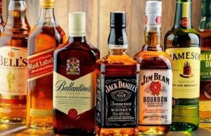 महंगी शराब पीने के शौकीन हो जाएं सावधान, हजारों रुपए खर्च कर कहीं ब्रांडेड बोतल में सस्ती शराब तो नहीं पी रहे