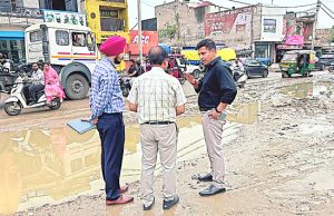 जालंधर DC ने MCJ को लम्मा पिंड-जंडूसिंघा रोड पर सीवरेज ब्लॉकेज को हल करने के निर्देश दिए