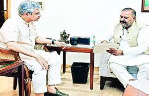 पूर्व सांसद सुशील रिंकू ने आदमपुर हलके में 2 ROB बनाने के लिए रेलमंत्री वैष्णव को सौंपा मांगपत्र