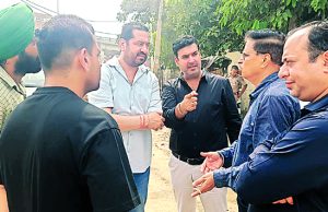 Jalandhar: मेयर और दिनेश ढल्ल ने लम्मा पिंड चौक सीवरेज डिस्पोजल का किया निरीक्षण