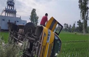 पंजाब में बच्चों से भरी स्कूल बस हादसे का शिकार, हालात देख कांप गए लोग