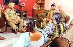 आदमपुर में घर पर पैट्रोल बम फैंके जाने का मामला; DIG जालंधर रेंज ने घटनास्थल का लिया जायजा