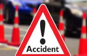 भीषण सड़क हादसा: बारातियों से भरी बोलेरो ट्रैक्टर-ट्रॉली से टकराई, 1 की मौत, 6 घायल