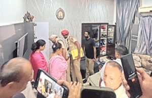 रविवार रात विक्रमपुरा में बीकॉम छात्र से गन प्वाइंट पर लेकर ढाई लाख की नकदी एवं जेवर लूटे