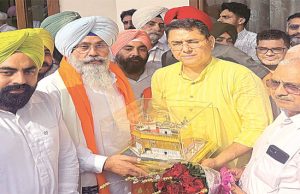 AAP मंत्री अमन अरोड़ा ने हलका इंचार्ज हरमीत सिंह संधू तथा प्रमुख लोगों से उपचुनाव को लेकर की विशेष बातचीत