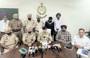 सांसद सुखजिन्द्र रंधावा के बेटे को सोशल मीडिया पर धमकी देने वाला व्यक्ति गिरफ्तार : SSP सुहेल कासिम मीर