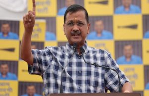 दिल्ली के कालकाजी मंदिर में सेवादार की हत्या पर BJP सरकार पर बरसे केजरीवाल