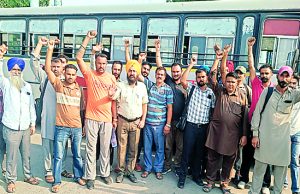 Jalandhar: वेतन न मिलने के विरोध में PUNBUS कॉन्ट्रैक्ट वर्करों ने बस अड्डा रखा बंद