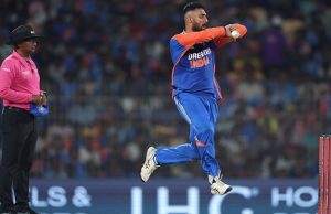 T-20 गेंदबाजों की सूची में भारतीय स्पिनर Varun Chakaravarthy नं. 1 पर पहुंचे